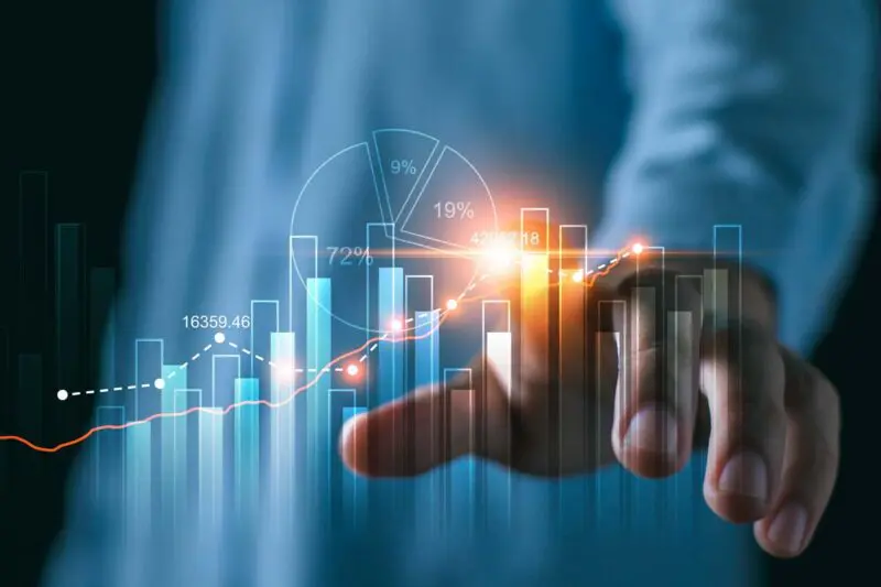 organic and paid traffic analytics showing graph and breakdown